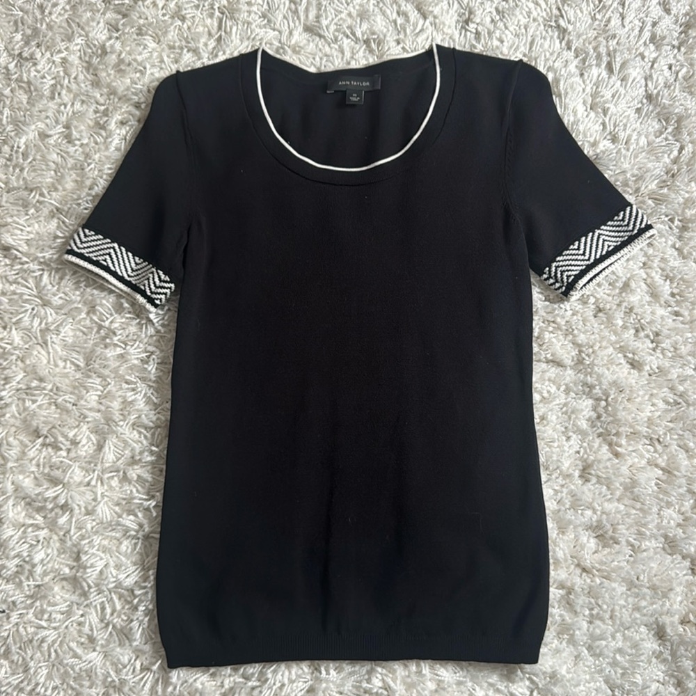 Ann Taylor XS Short Sleeve Sweater